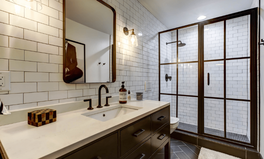 Дизайн маленькой ванной комнаты - 200 фото в современном интерьере