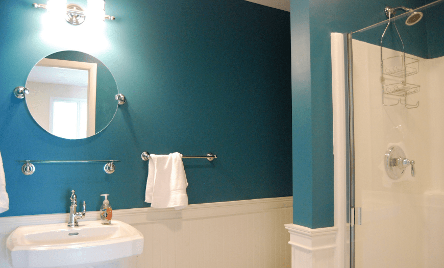 Водостойкая краска на стенах в ванной